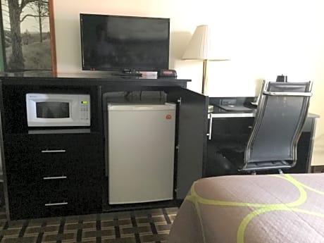 Room with King Bed - Non-Smoking