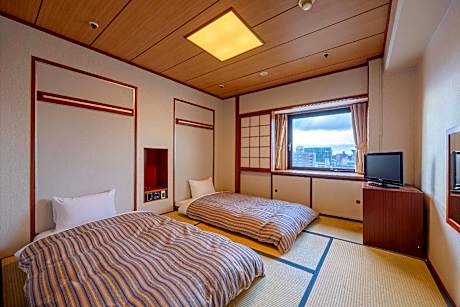 Japanese-Style Room - 10-13.5 Tatami Mats