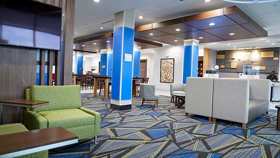 Holiday Inn Express & Suites Dallas Market Ctr - Love Field By IHG