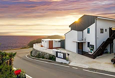 Whales Dream Pension