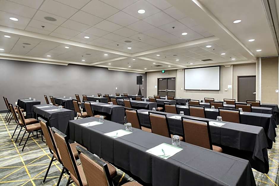 Holiday Inn & Suites Atlanta Airport North By IHG