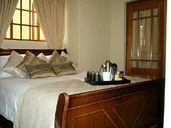 2 Leafed Doors Guesthouse