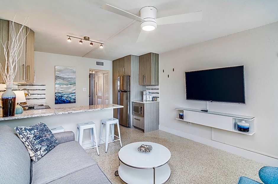 Boutique Vacation Rental Complex At Beach