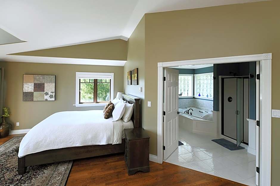 Character Stay across Swan Lake Nature Sanctuary