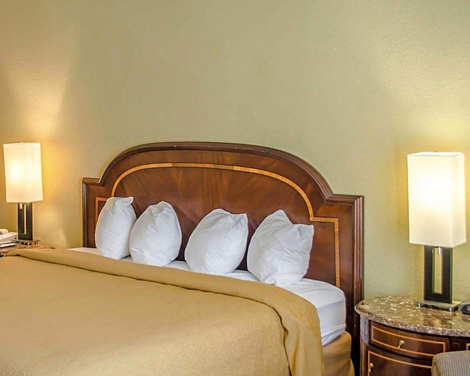 Quality Inn & Suites Pensacola