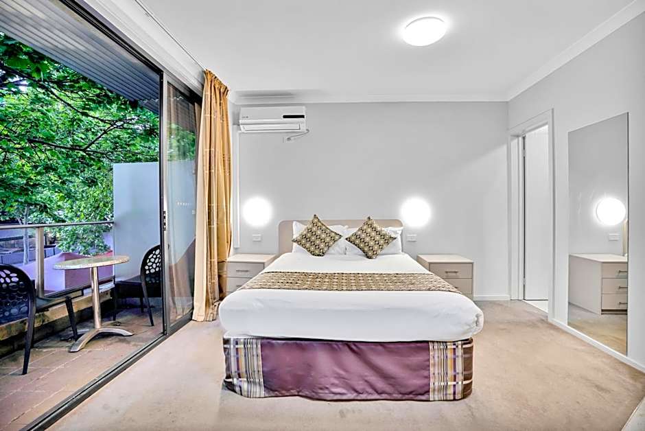 Carlton Lygon Lodge Studio Apartments