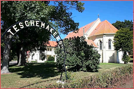 Teschemakers Resort
