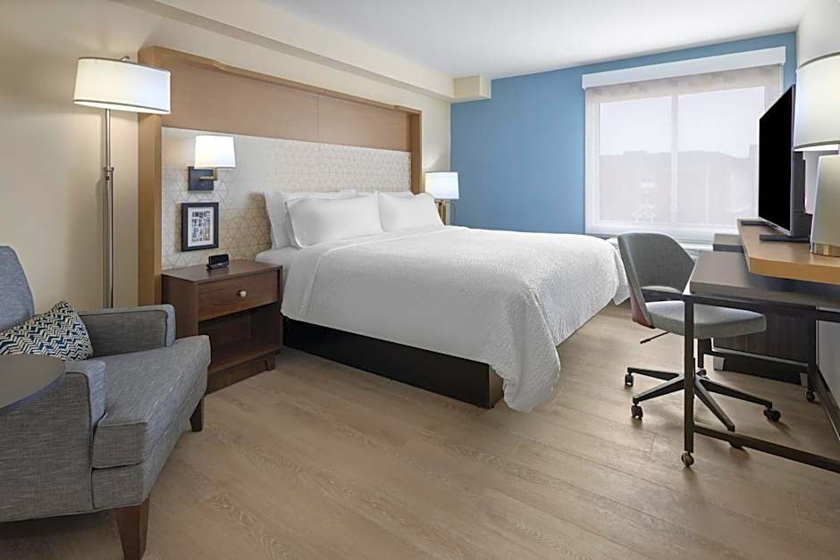 Holiday Inn & Suites Richmond West End by IHG