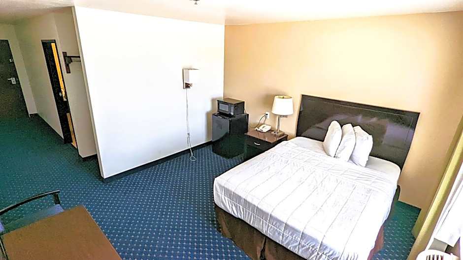 FairBridge Inn & Suites Canadian