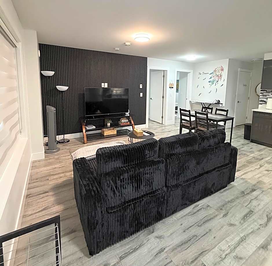 Lux Modern 2BR Radiant Suite+Free Parking