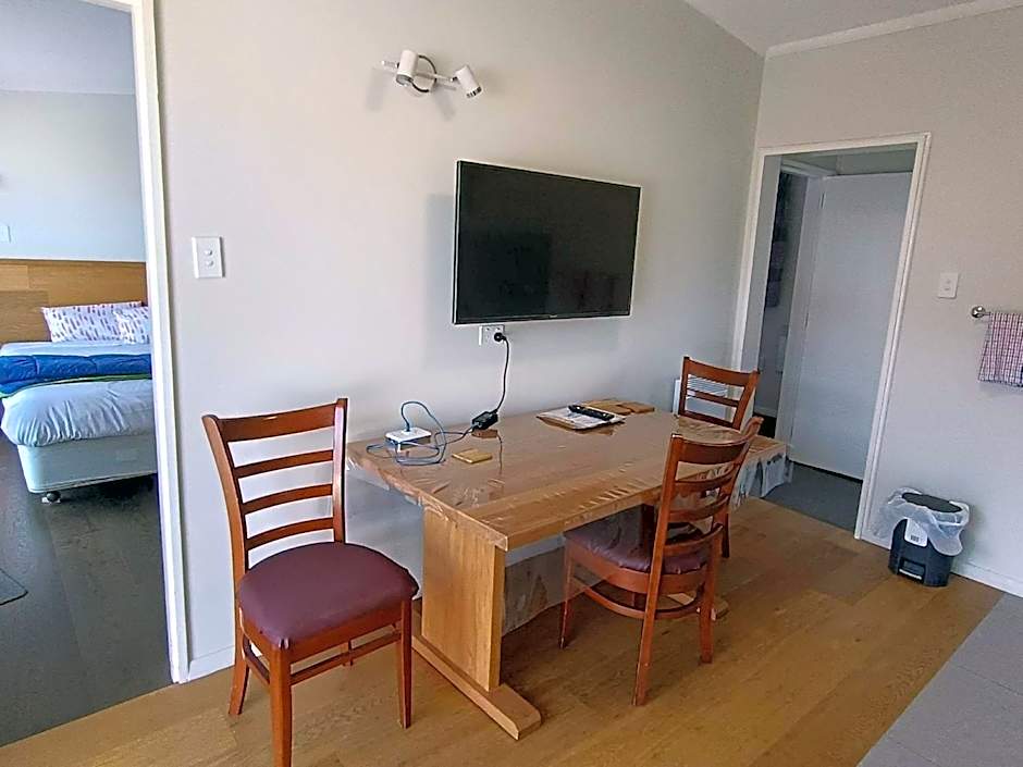 Bayfield Motel and Apartment