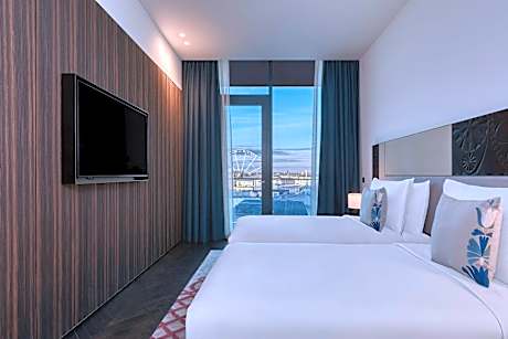Contemporary Twin Suite, 1 Bedroom Suite, 2 Twin, Street view, Balcony