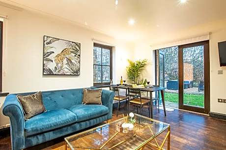 Northern Hideaways Apple Store, Ellingham