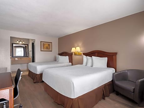 Queen Room with Two Queen Beds - Non-Smoking