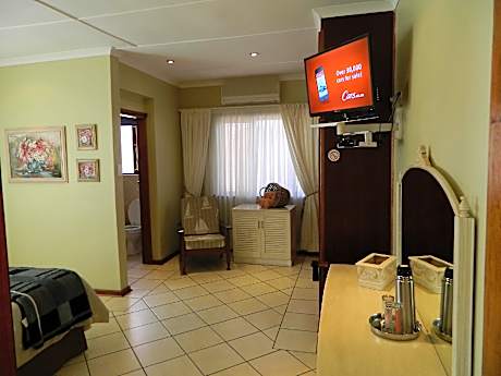 Luxury Garden View Room