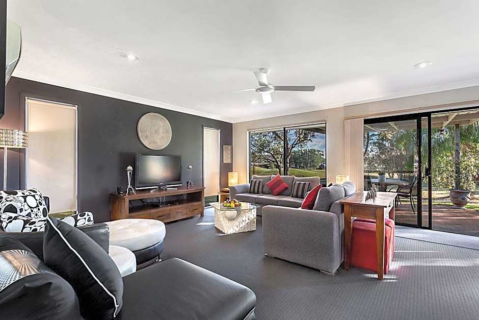 Photo 1 of 18 of Villa