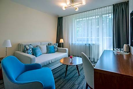One-Bedroom Apartment with Balcony