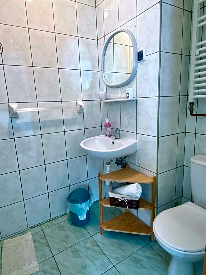 Pokoje Gościnne Pod Jaworem - obok pięknego szlaku wzdłuż rzeki Białka, 1km do stoków Kotelnica