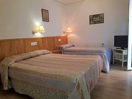 Triple Room with Private Bathroom