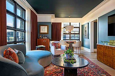 Southern Collector, Deluxe Suite, 1 King, Cityscape view, Corner room