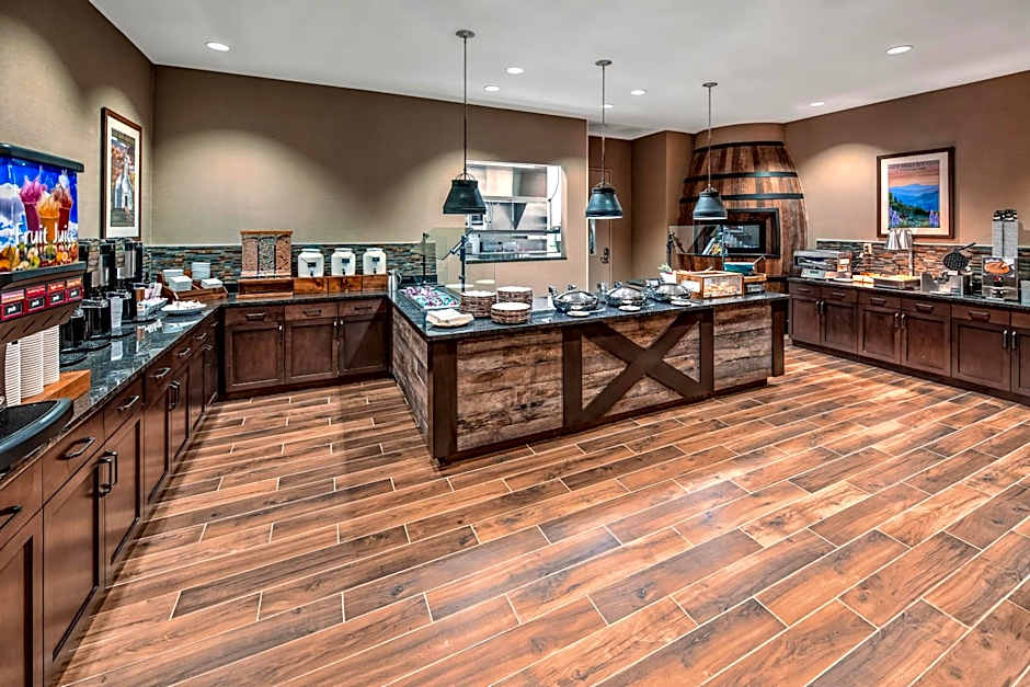 Black Fox Lodge Pigeon Forge, Tapestry Collection by Hilton