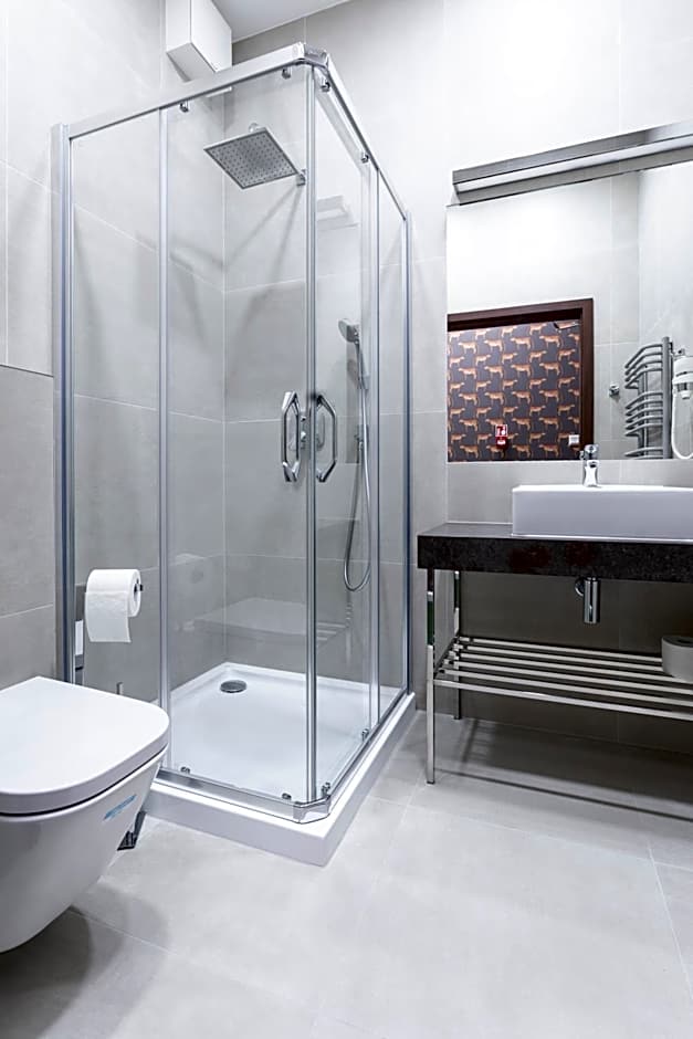 Forrest Apartments & Hostel