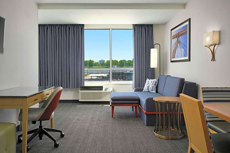 Courtyard by Marriott Erie Bayfront