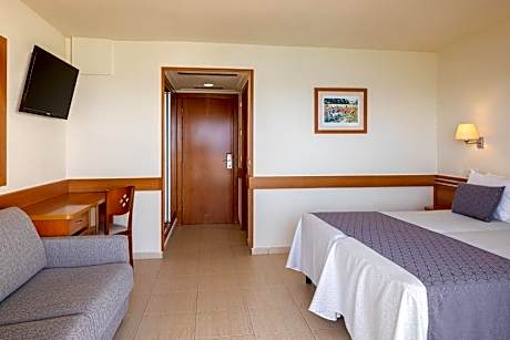 Triple Room (3 Adults)