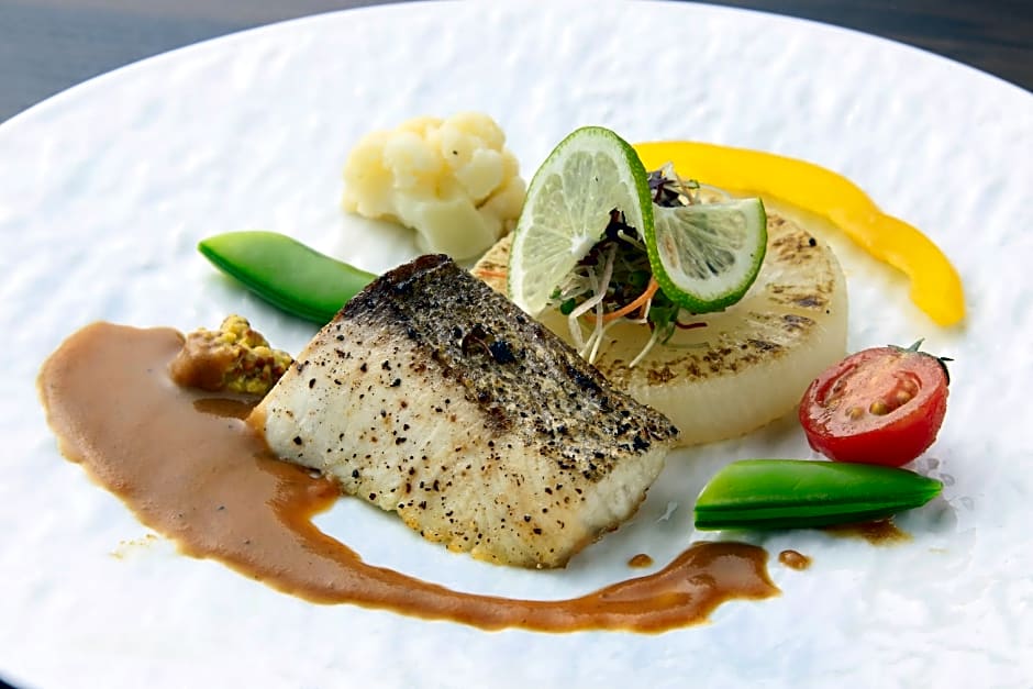 Izu Ippeki lake lakeside terrace