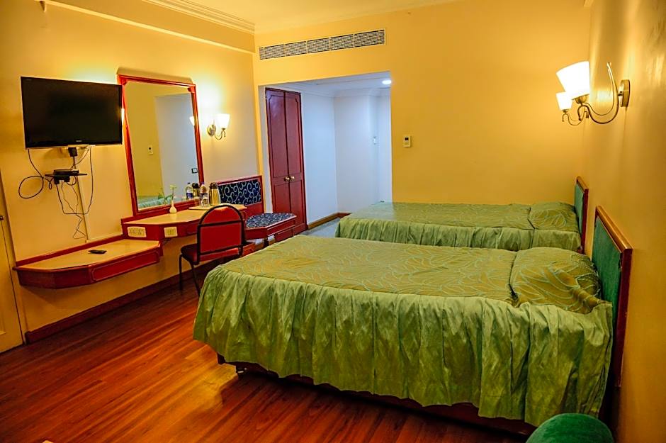 i-ROOMZ Maya's Kings Kourt