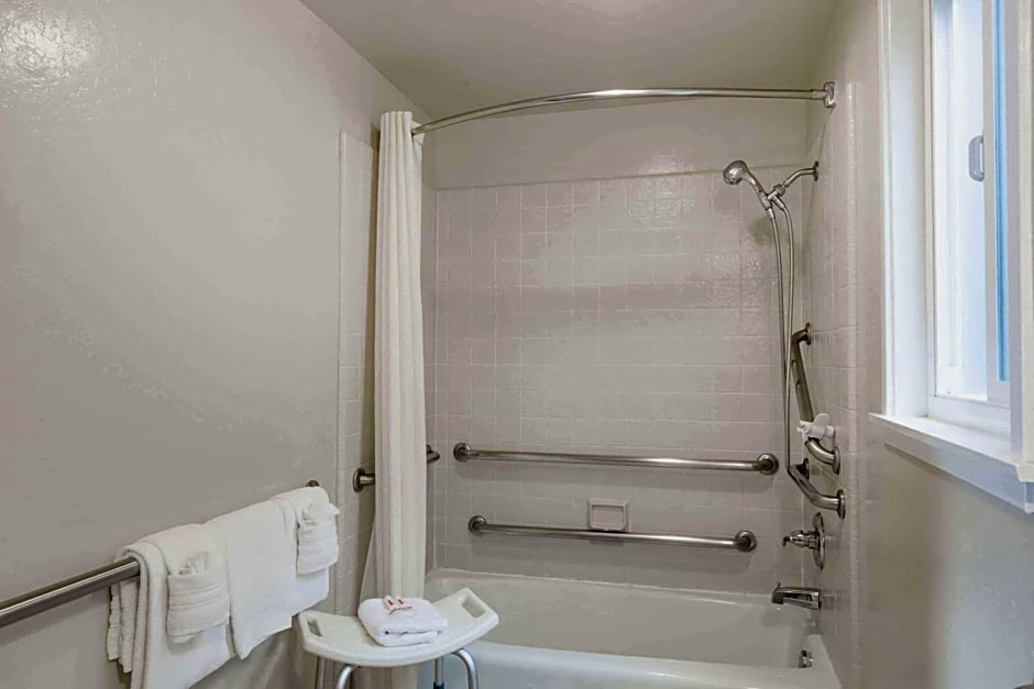 Aura Inn Monterey