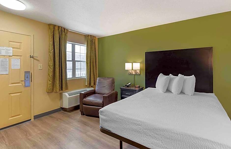 Extended Stay America Select Suites - St. Louis - Westport - East Lackland Rd.