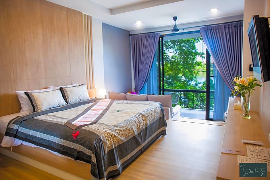 Home by the Bridge Hotel