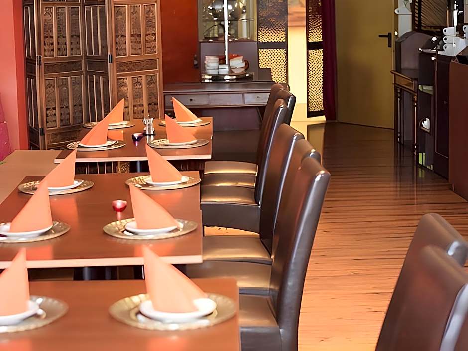 Hotel Villa Oriental & Restaurant                                               