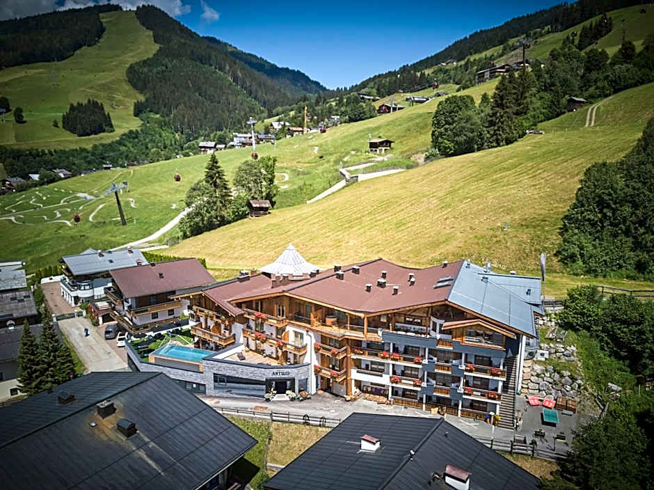 Hotel Astrid mit Panoramapool & inklusive JokerCard