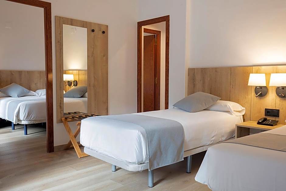 Photo 1 of 5 of Quadruple Room