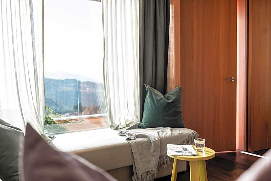 La Paula Apartments & Suites