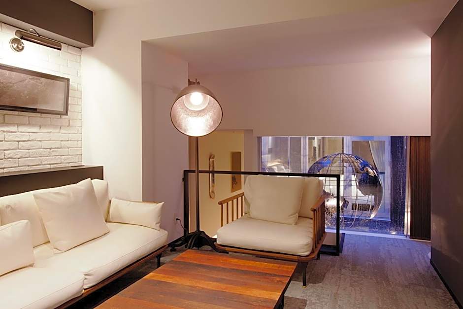Photo 1 of 9 of Suite