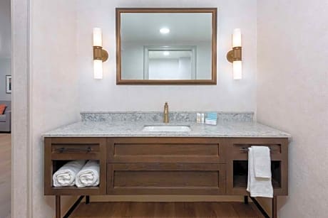 2 Qn Beds 1Bdrm Suite Nonsmoking