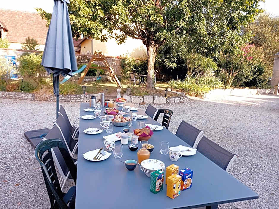 Au pays de Jacquou : Chambre d’hôtes et table d’hôtes