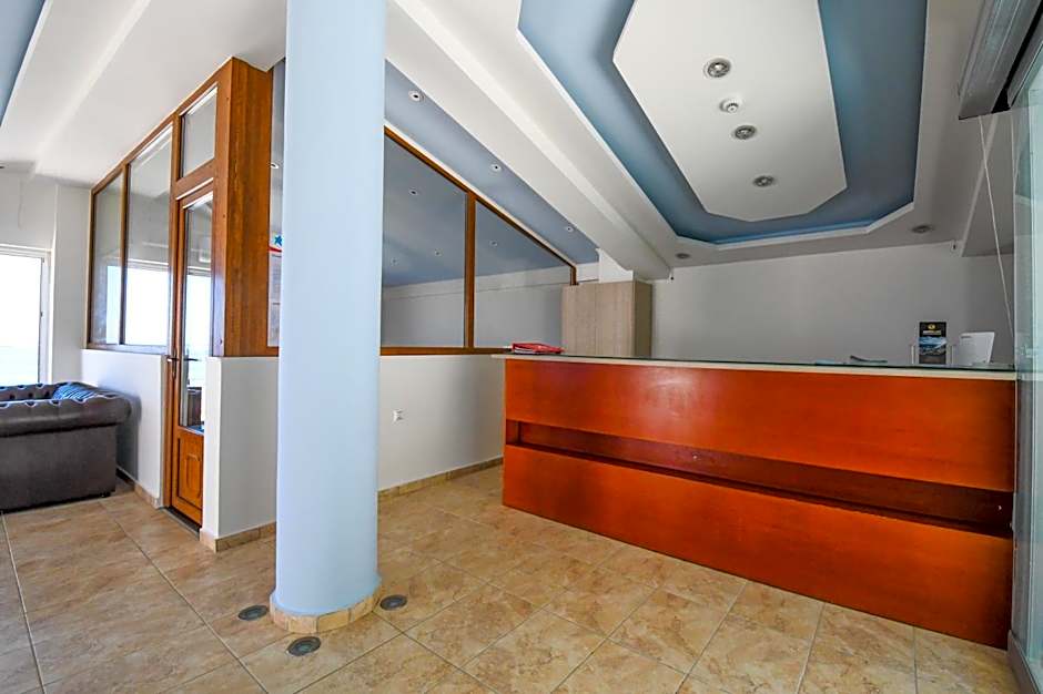 Nefeli Beach - living by the sea