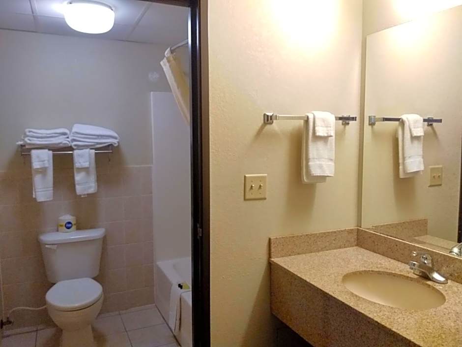 Madelia Hotel & Suites