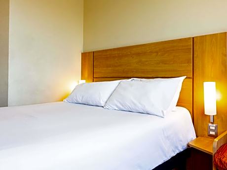 Room with queen-size bed and a bed for children up to 12 years