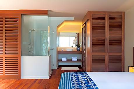 Deluxe Mountain View King Room