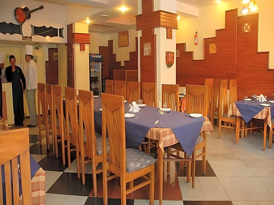 Classic The Mall Hotel