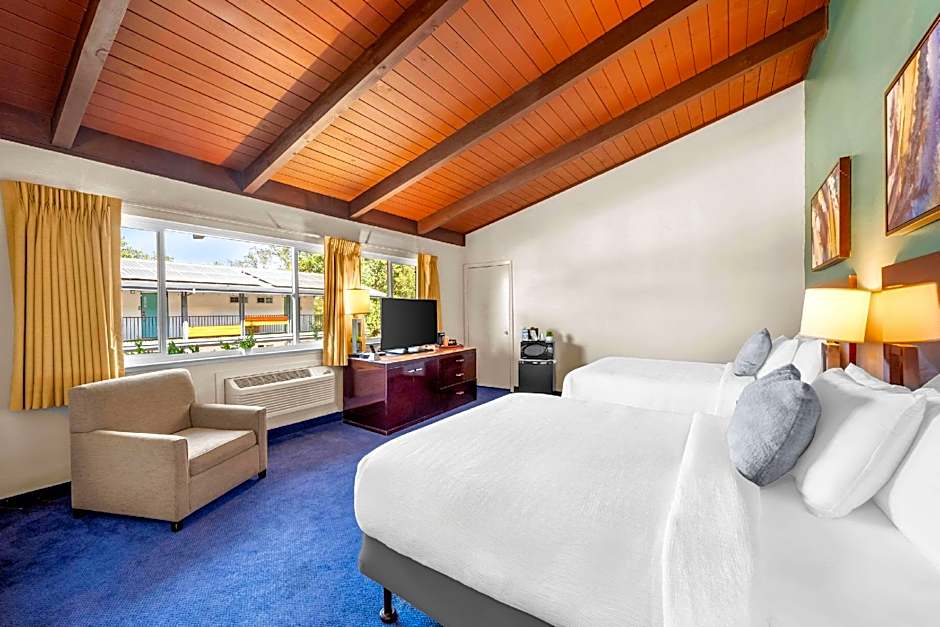 Photo 1 of 4 of 2 Double Beds Suite