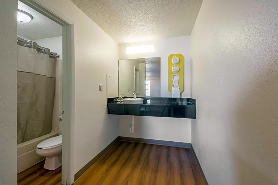 Hotel 465 By Regency