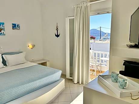 Deluxe Double Room with Side Sea View