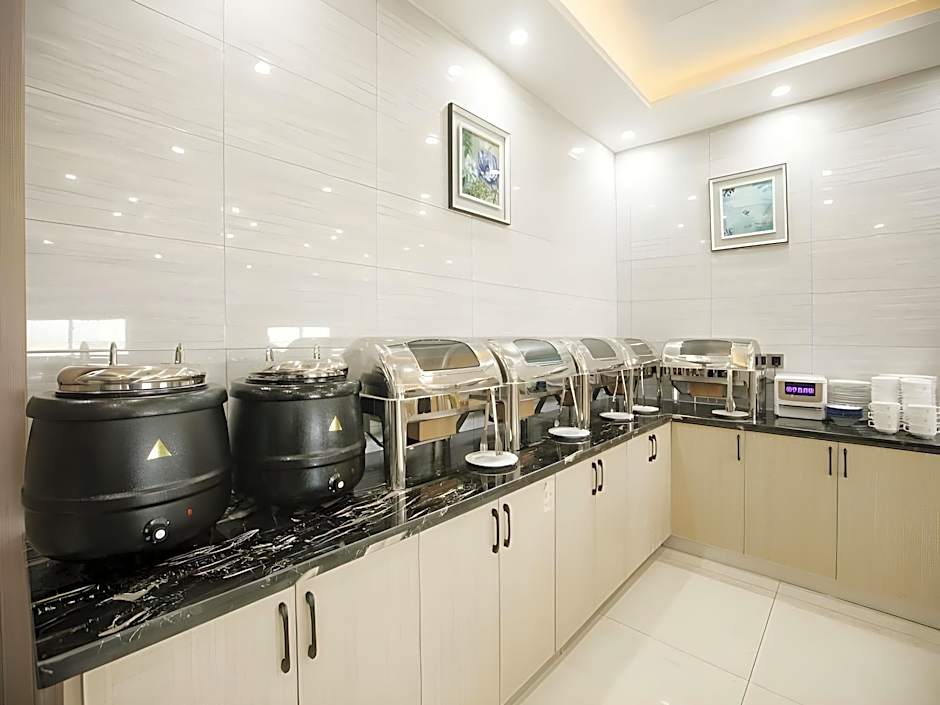 GYA Jiaxing Tongxiang City Century Avenue Hotel