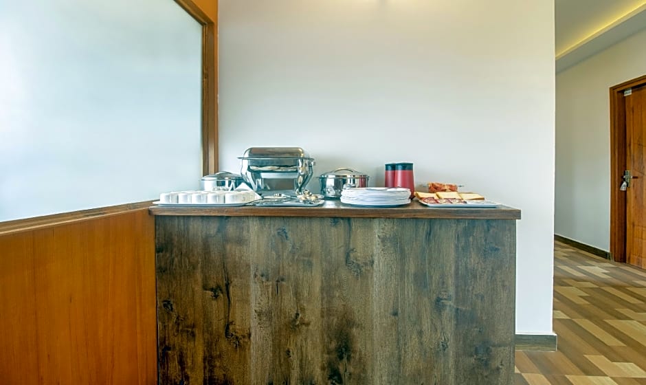 Treebo Elite Plaza, 700 Mtrs From Madikeri Fort